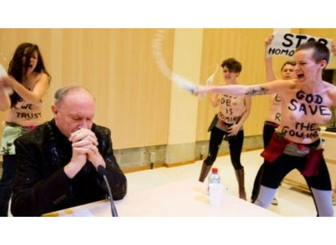 Assalto di Femen all'arcivescovo Leonard